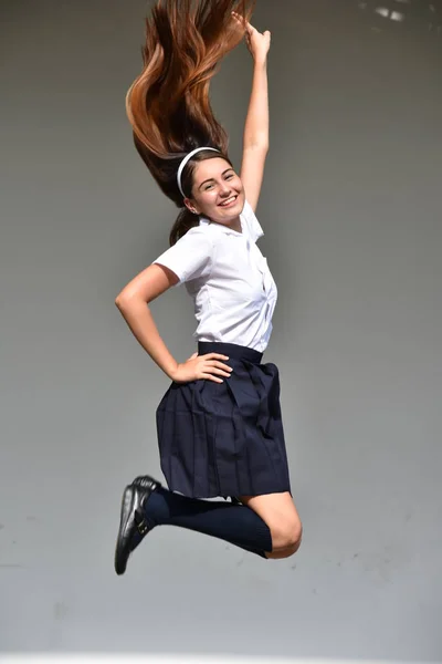 Glücklich Aufgeregtes Mädchen Springt — Stockfoto