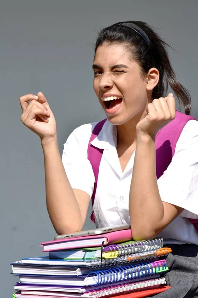 Estudiante Adolescente Escuela Chica Tener Divertido Usando Uniforme Escolar Con — Foto de Stock