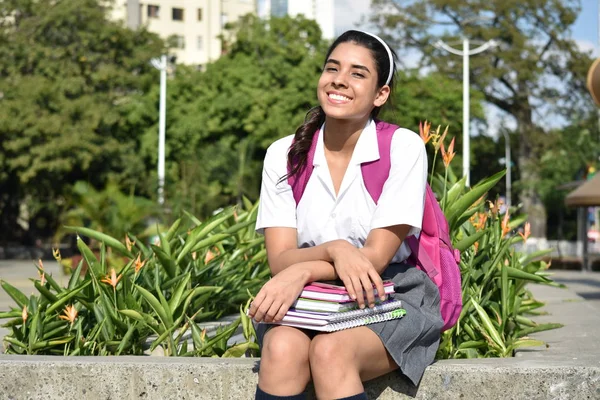 Sonriendo Lindo Colombiano Estudiante Adolescente Sentado —  Fotos de Stock