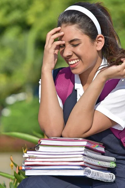 Katholieke Colombiaanse Vrouwelijke Student Lachen Dragen Van Uniform — Stockfoto
