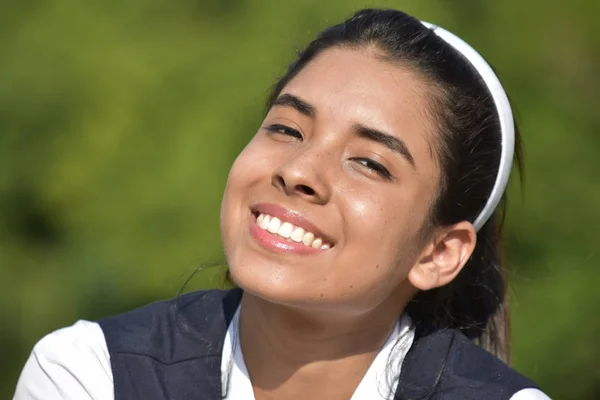 Sorrindo Bonito Colombiano Adolescente Feminino — Fotografia de Stock