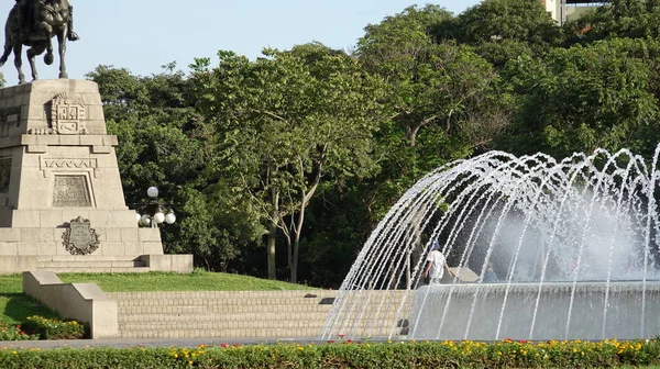 Park Anıtı Çeşme — Stok fotoğraf