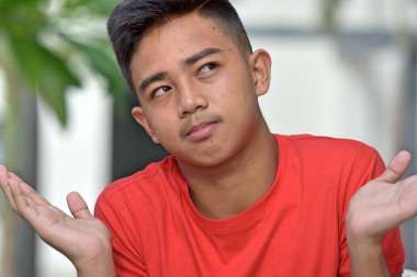 Bir kararsız genç çocuk