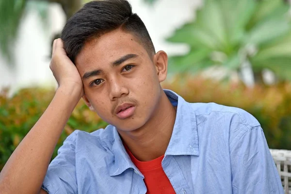 Erkek çocuk iyi görünüyor merak