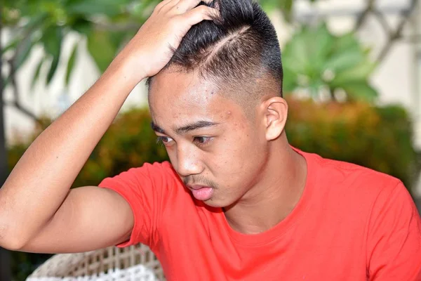 Genç azınlık erkek stres altında