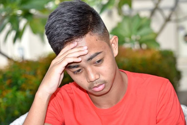 Estresado Juvenil Asiático Chico —  Fotos de Stock