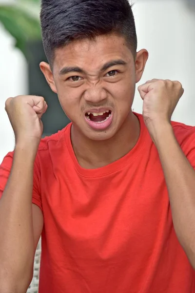 Θυμωμένος Νεαρός Ασιατικό Έφηβος Αγόρι — Φωτογραφία Αρχείου
