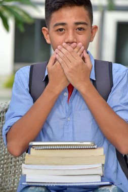 Utanç verici bir Asya öğrenci