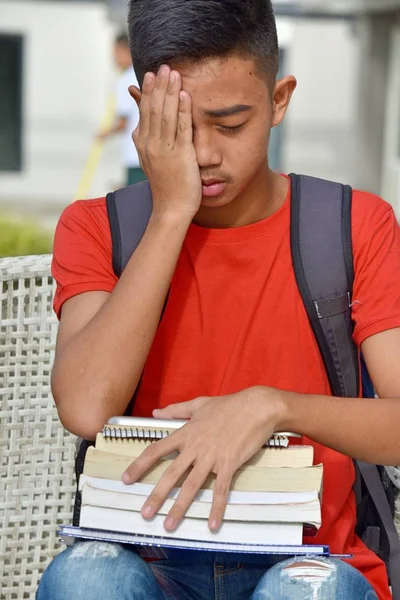 Triste Giovane Asiatico Ragazzo Studente Con Libri — Foto Stock