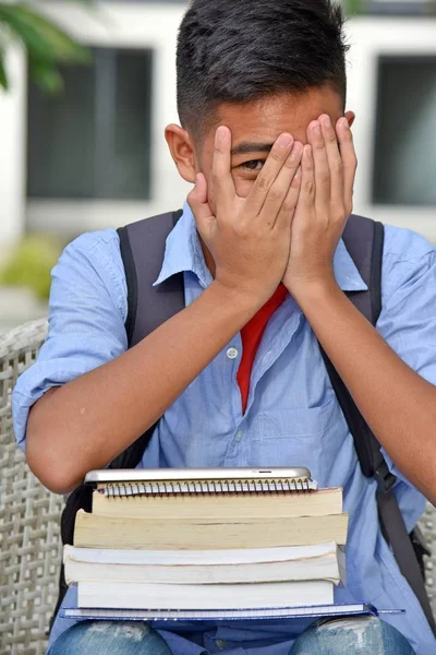 Pauroso Studente Universitario Ragazzo — Foto Stock