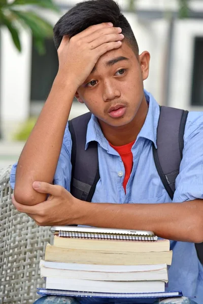 Ein Student Mit Kopfschmerzen — Stockfoto