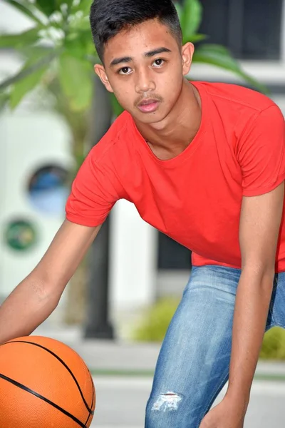 Pemutar Bola Basket Tanpa Emosi — Stok Foto