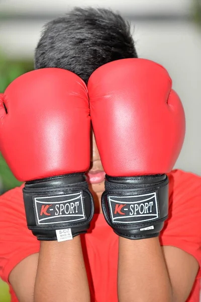 Teen Male Boxer Wearing Gloves — Stock Photo, Image