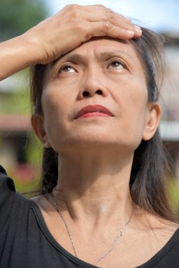Unutkan bir kadın kıdemli
