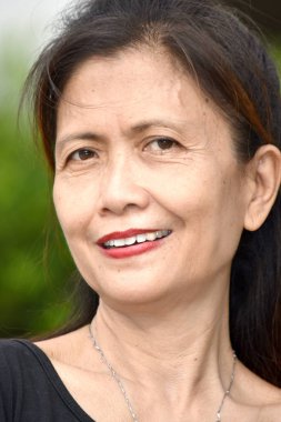 Büyük Asya kadın kıdemli gülümseyen