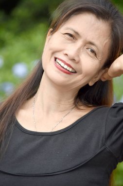 Eski çeşitli kadın kıdemli gülümseyen