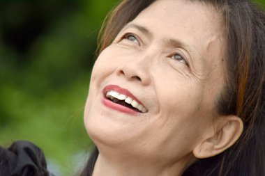 Eski Asya kadın kıdemli ve özgürlük