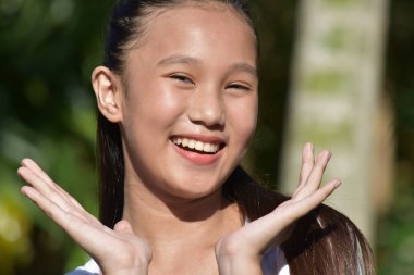 Genç Asyalı kadın şaşırttı