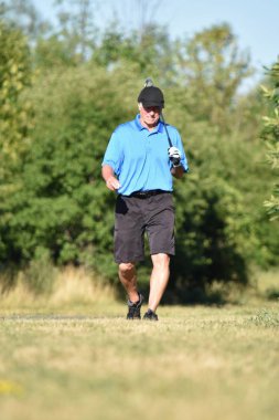 Emekli Atletik Adam ve Golf Kulübü Yürüyüş ile Üzüntü