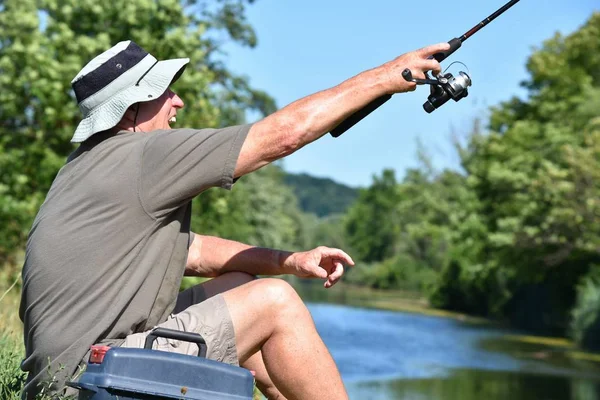 Pescador Masculino Excitação Com Haste Pesca Casting Rod — Fotografia de Stock