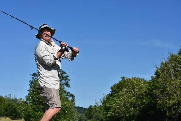 Szczęśliwy Męski Rybak Sportsman Pręt Reel Odlew Rod — Zdjęcie stockowe