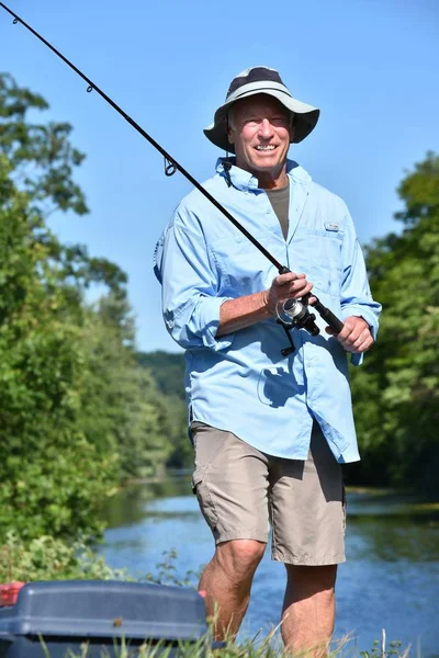 Più Vecchio Pensionato Pescatore Maschio Felicità Con Pesca Rod Pesca — Foto Stock