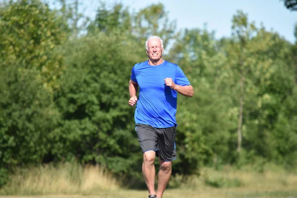 Gelukkige Mannelijke Senior Grampa Jogging — Stockfoto