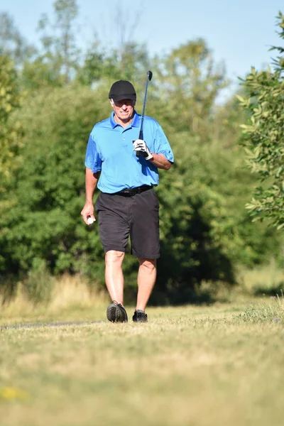 Depressieve Fitness Mannelijke Golfer Met Golf Club Walking — Stockfoto