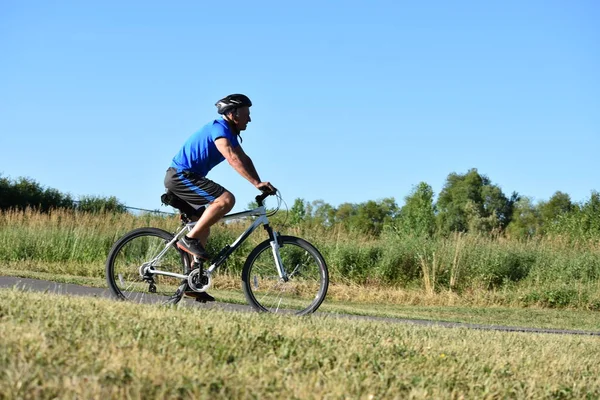 Atleta Retiree Ciclista Masculino Bicicleta Ejercicio — Foto de Stock