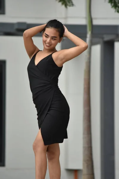 Filipina Mujer Felicidad Vistiendo Vestido Pie — Foto de Stock