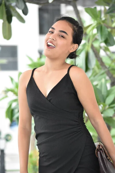 Lindo Filipina Hembra Riendo — Foto de Stock