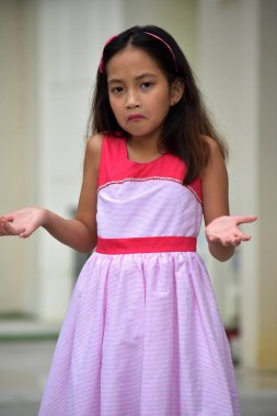 Genç Filipina kız bir karar