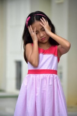 Stresli farklı kişi giyiyor elbise