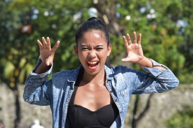 Korkutucu bir farklı kişi