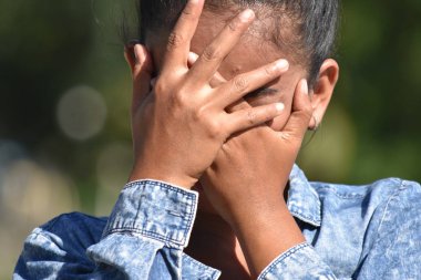 Güzel Filipina erkek ve korku