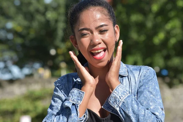 Genç farklı kişi şaşırttı