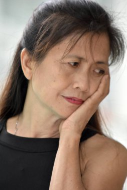 Depresif emekli Asya kişi