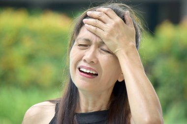 Büyük çeşitli yetişkin kadın bellek sorunları