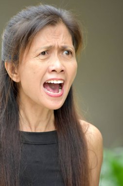 Kızgın eski Asya kadın kıdemli