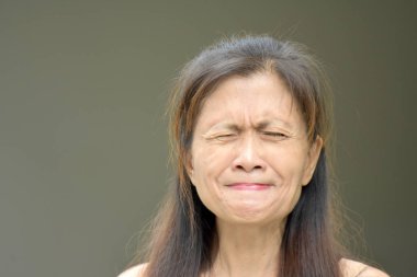 Eski çeşitli kadın kıdemli vurguladı