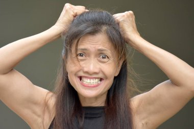 Asyalı kadın Alzheimer ile