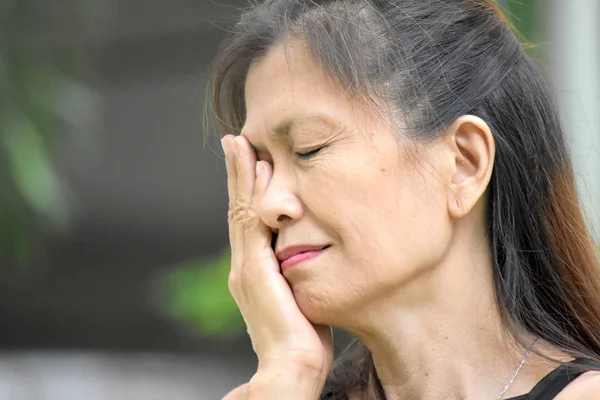 Üzgün üst düzey Asya insan