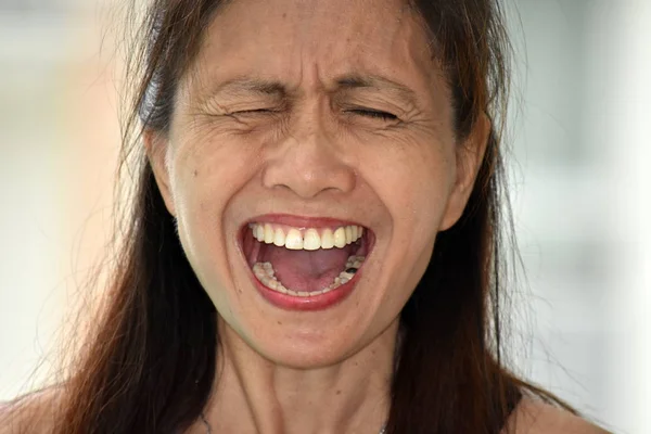 Eine Asiatische Oma Schreit — Stockfoto