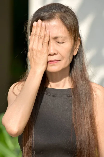 Demans ve kadın kıdemli.