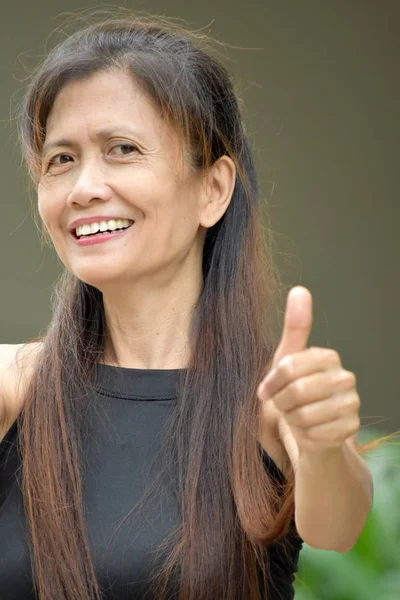 Başparmak yukarıya ile Gramma