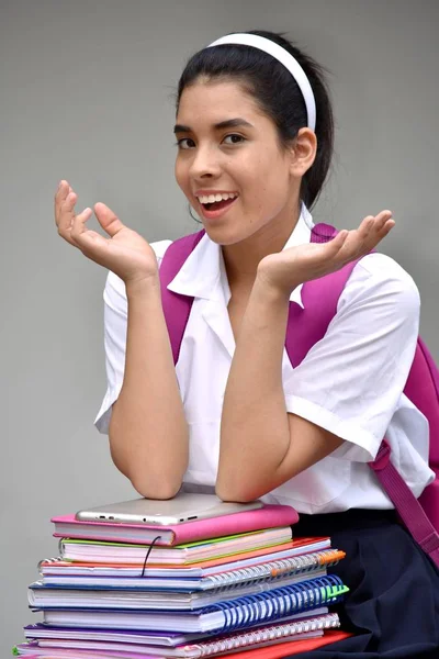 Schattig Colombiaanse School Meisje Student Tiener Glimlachend — Stockfoto