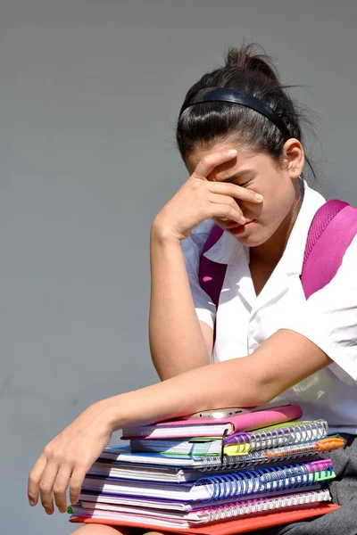 Estudante Colombiano Bonito Tristeza Vestindo Uniforme Escolar — Fotografia de Stock