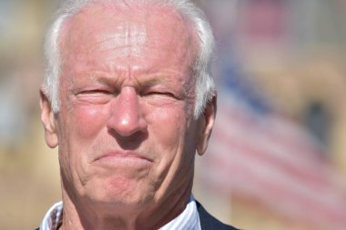 Heyecansız bir üst düzey politikacı