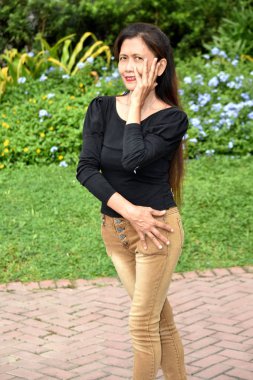 Bir düşünceli farklı Nine