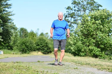 Kişi ve mutluluk yürüme